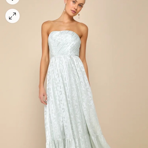 Adorably Elegant Sage Jacquard Floral Strapless Maxi Dress
NWT - Picture 2 of 4